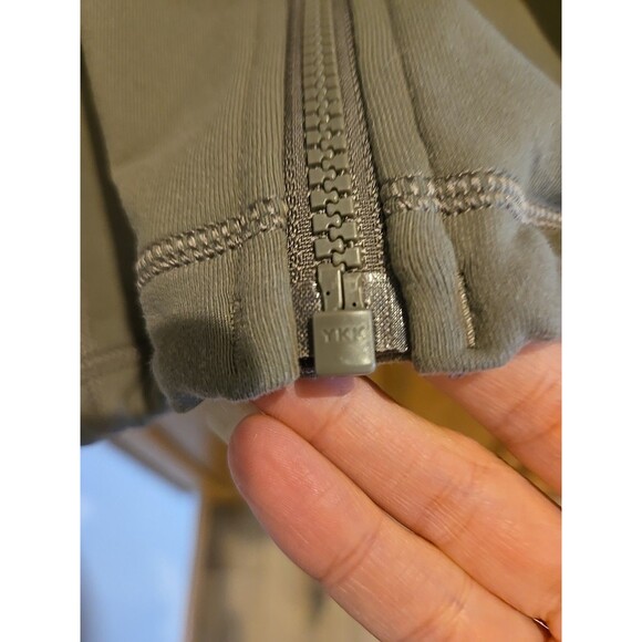 Lululemon jacket Define Relaxed Fit Jacket Luon Olive Green size 12 Gym Womens - Picture 8 of 16